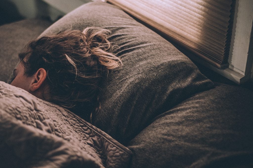 A mikrobiom és az alvás: befolyásolja-e az emésztésünk, mennyire alszunk jól?
